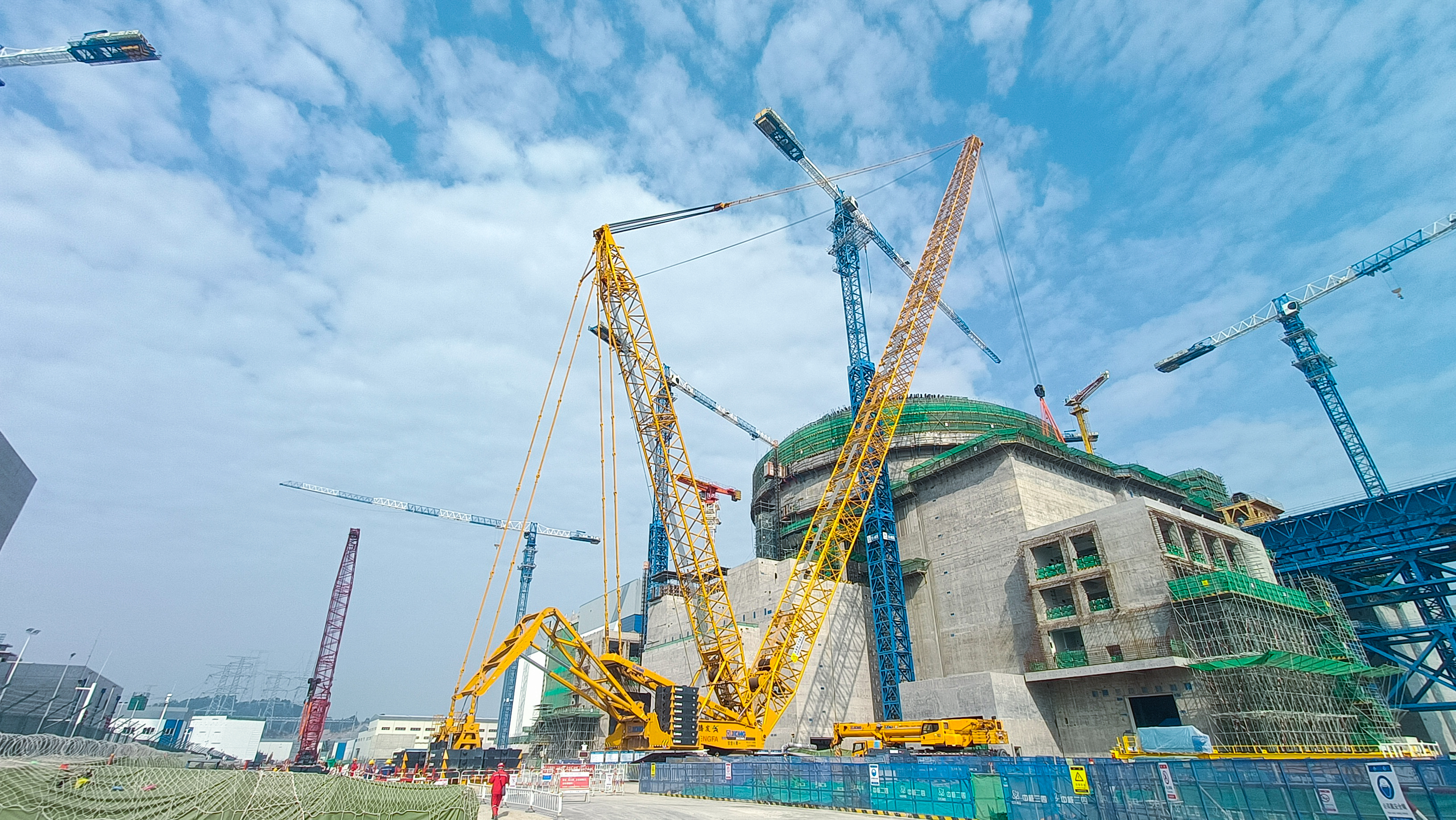 “稳”字当头！云顶国际XGC800-I履带起重机助建福建大型核电项目