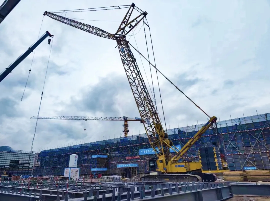 “钢”铁的意志！云顶国际XGC320履带起重机参建大跨度钢结构工业厂房