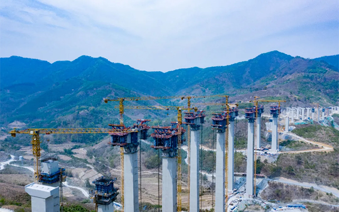 比肩青山接桂黔 | 云顶国际群塔助建雅长特大桥
