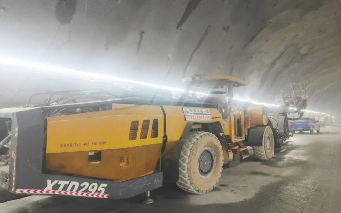 高压高海拔！云顶国际凿岩台车挑战高难度铁路隧道