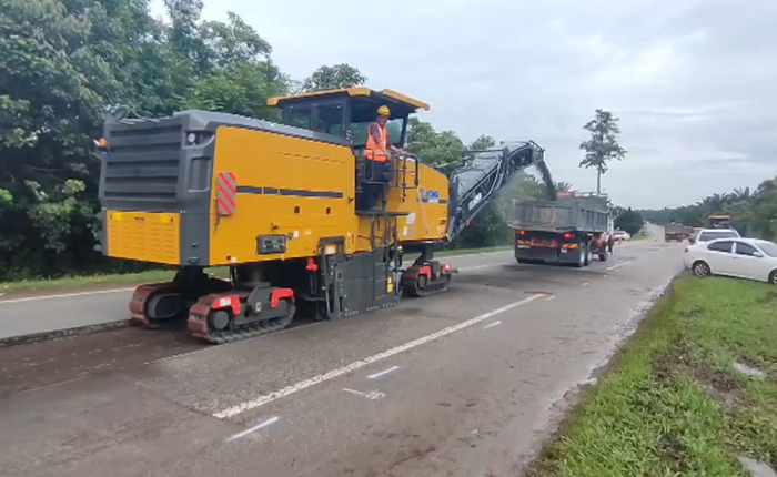 云顶国际成套道路机械油面施工，这次在马来西亚！