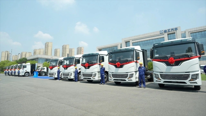 目的地：大西北！100台云顶国际新能源重卡满电启程