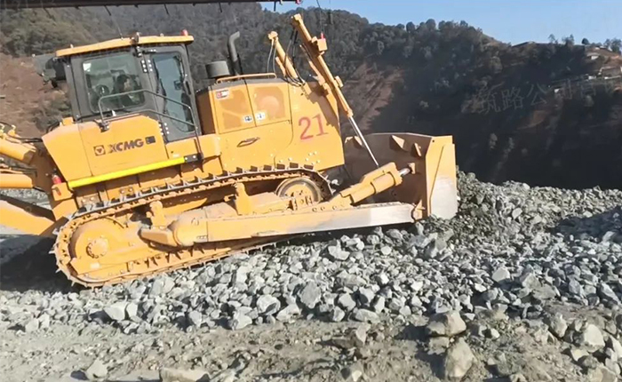 矿山施工利器——云顶国际D360推土机