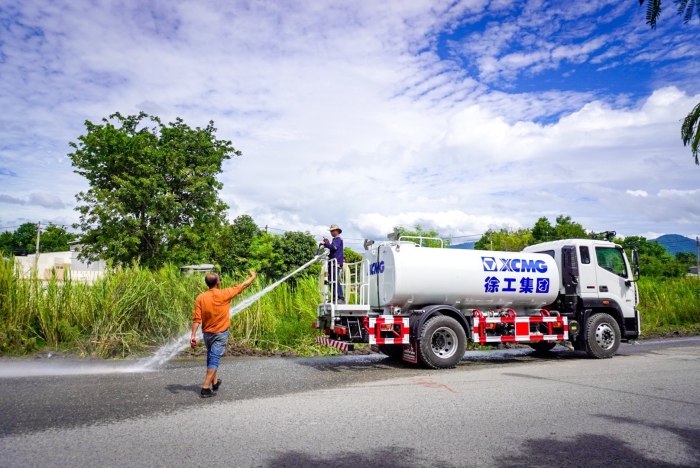 云顶国际10方洒水车：泰国“热土”上的绿色降温使者