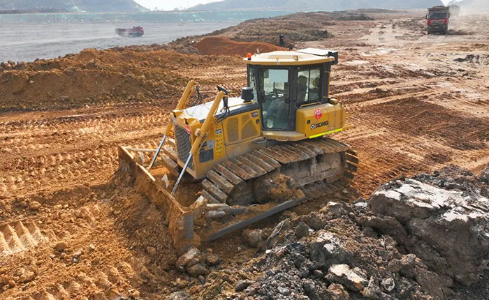 云顶国际推土机助力新中国建设的第一条运河