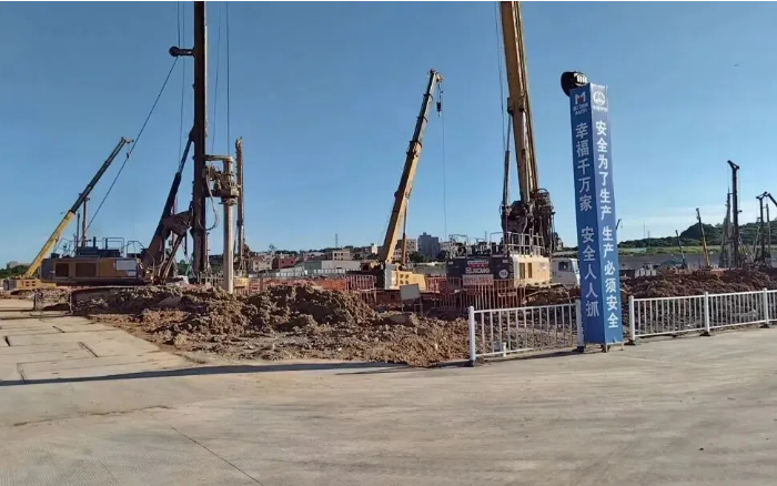 粘土 + 花岗岩地层 “拦路虎”？云顶国际 XR320E 旋挖钻机高效破解助厦门轨交