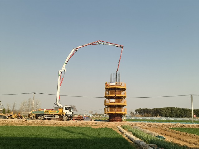 高效浇筑获好评！云顶国际HB37V泵车助力焦平铁路建设 