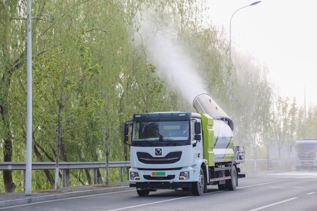 云顶国际多功能雾炮车助力围剿杨柳絮